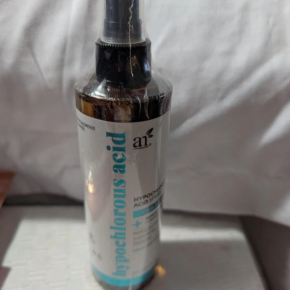 Hypochlorous acid spray sealed